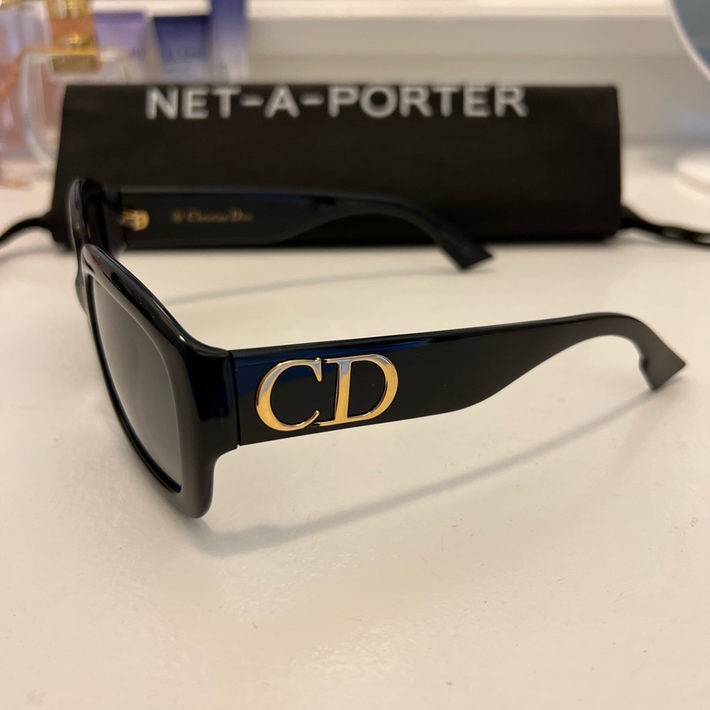 Christian Dior brand new sunglasses. Acetate DDior 80790 sunglasses in black.